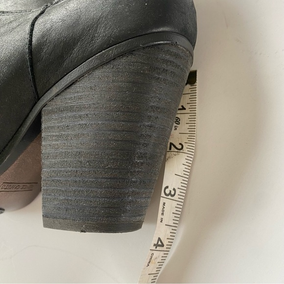 Vince Camuto Black Nubuck Bootie - Size 8.5 - Picture 8 of 8